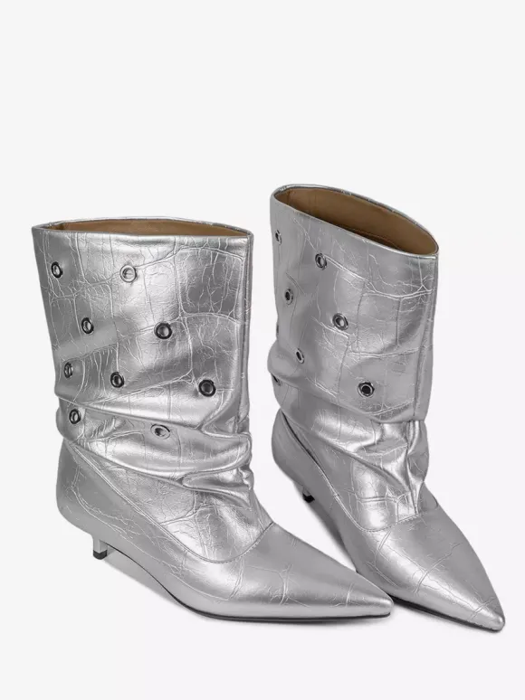 Bottines argentées à petits talons bout pointu et découpes à la cheville