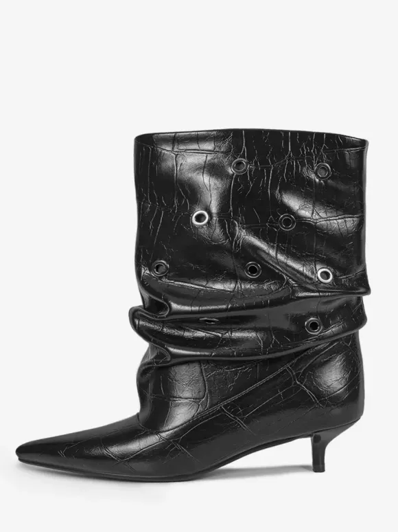 Bottines argentées à petits talons bout pointu et découpes à la cheville