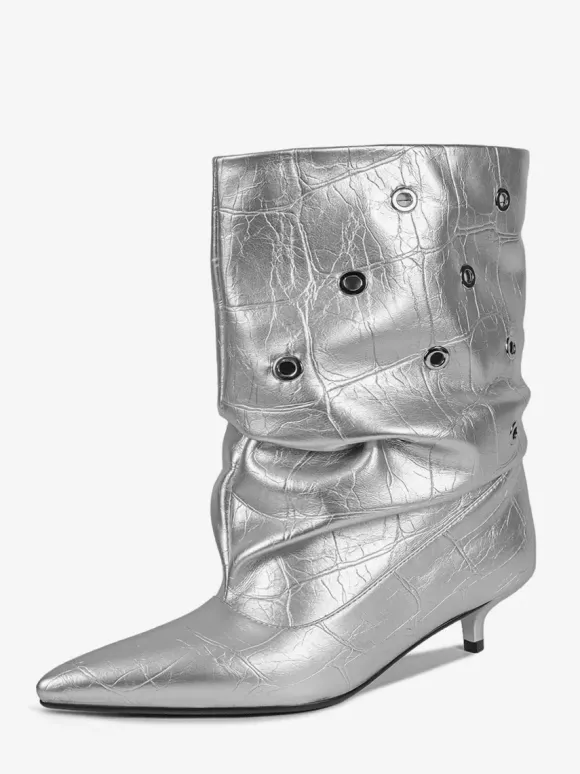 Bottines argentées à petits talons bout pointu et découpes à la cheville