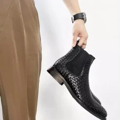 Bottines Chelsea noires pour homme bout rond à enfiler.