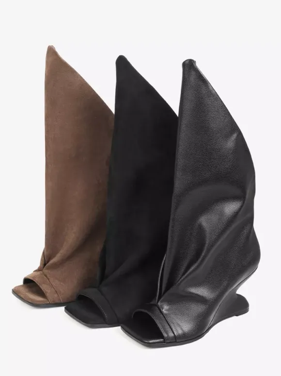 Bottines noires à bout ouvert et talon compensé