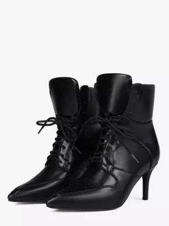 Bottines noires à talons aiguilles et bout pointu à lacets