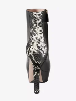 Bottines à plateforme noires et à talons hauts et bout rond