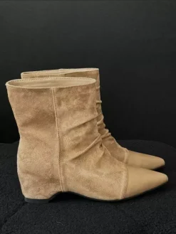 Bottines plates en daim à bout pointu et talon compensé froncé pour femme