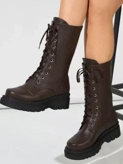 Bottines plates marron à lacets et bout rond pour femme
