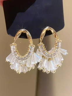 Boucles d'oreilles blanches pour adulte bijoux en cristal pour tous les jours.