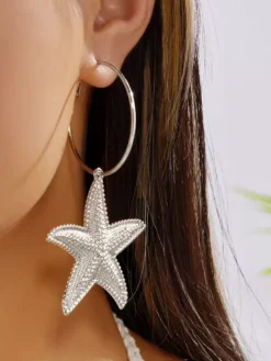 Boucles d'oreilles en métal doré pour adolescentes style européen décontracté. Bijoux du quotidien.