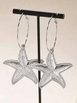 Boucles d'oreilles en métal doré pour adolescentes style européen décontracté. Bijoux du quotidien.