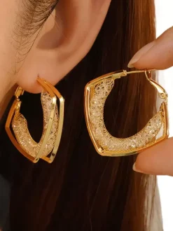 Boucles d'oreilles argentées pour adulte style géométrique européen décontracté. Bijou de tous les jours.