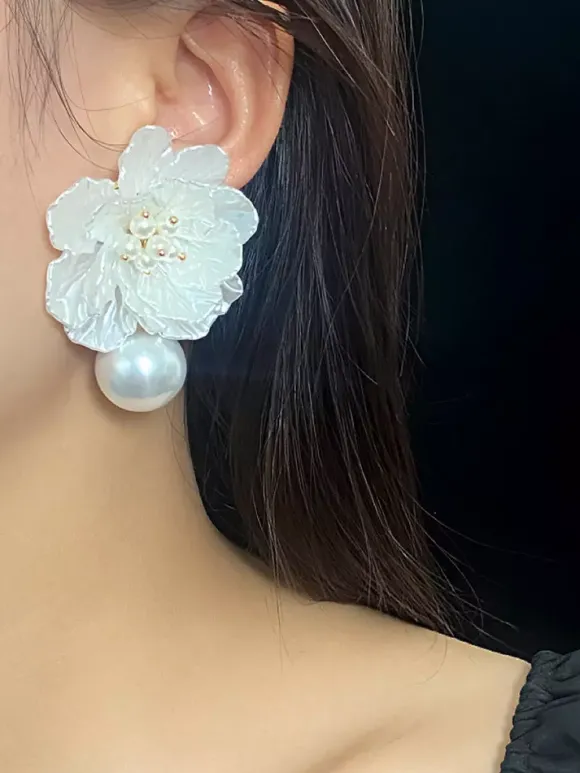 Boucles d'oreilles de mariée en métal et diamants pour bijoux de mariage