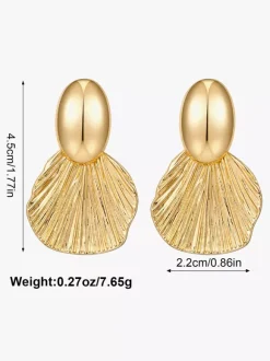 Boucles d'oreilles dorées pour adulte style européen décontracté motif feuille. Bijou de tous les jours.