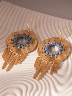 Boucles d'oreilles en métal gris style géométrique européen décontracté pour adulte. Bijou du quotidien.