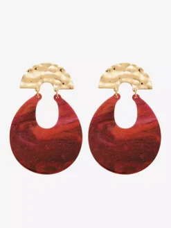Boucles d'oreilles rouges en plastique pour adultes style vintage géométrique idéales pour les vacances.