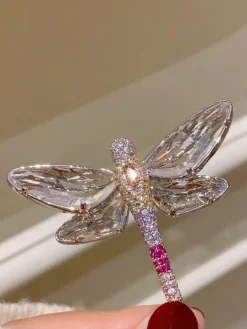 Broche libellule à aile transparente brillante ornée de strass roses multicolores
