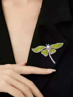 Broche libellule en pierre verte scintillante accessoire élégant pour costume