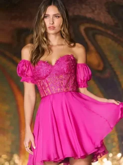 Charmante avec robe de soirée courte en dentelle à col en c艙ur