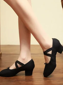 Chaussures de danse classique noires à bout fermé pour femme