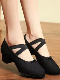 Chaussures de danse classique noires à bout fermé pour femme