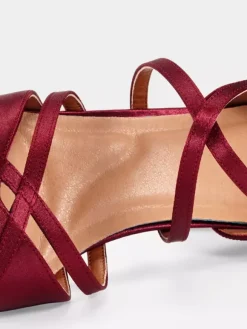 Chaussures de danse pour femmes en satin rouge à talon moyen et bout pointu