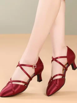 Chaussures de danse pour femmes en satin rouge à talon moyen et bout pointu