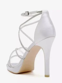 Chaussures de mariage blanches en satin à bout ouvert et à lanières avec strass