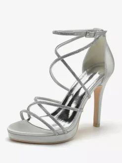 Chaussures de mariage blanches en satin à bout ouvert et à lanières avec strass