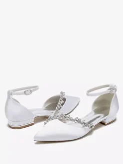 Chaussures de mariage plates en satin à bout pointu avec strass et bride à la cheville