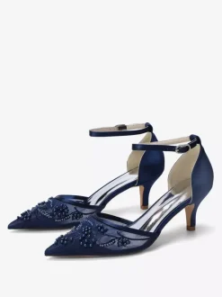 Chaussures de mariée à petits talons bout pointu et bride cheville perlée