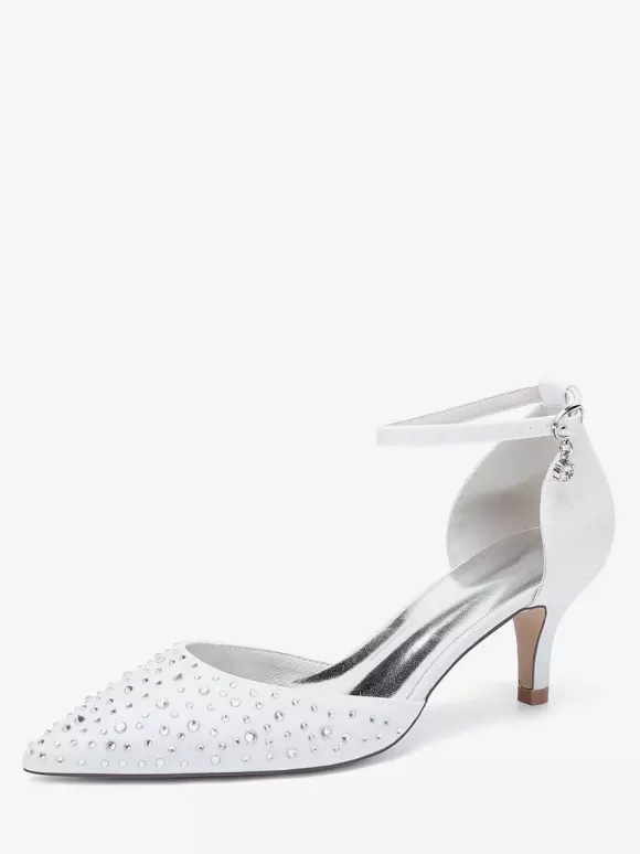 Chaussures de mariée à talon chaton en satin à bout pointu et strass