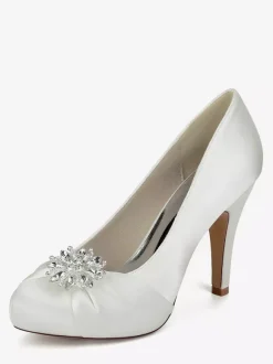 Chaussures de mariée en satin à bout rond et talons hauts avec strass