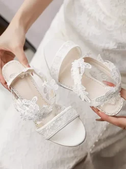 Chaussures de mariée ivoire à lacets bout ouvert et talon compensé