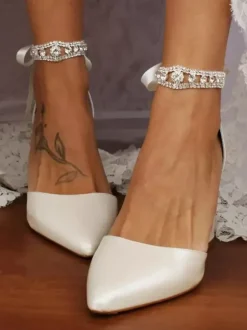 Chaussures de mariée ivoire à talons épais et bout pointu strass lacets 2026