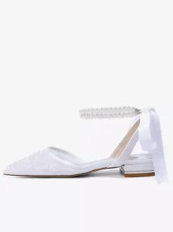 Chaussures de mariée plates en dentelle à bout pointu perles et bride cheville