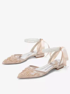Chaussures de mariée plates en dentelle à bout pointu perles et bride cheville
