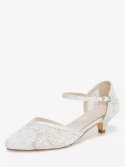 Chaussures de mariée vintage en dentelle bout pointu détail boucle talon chaton