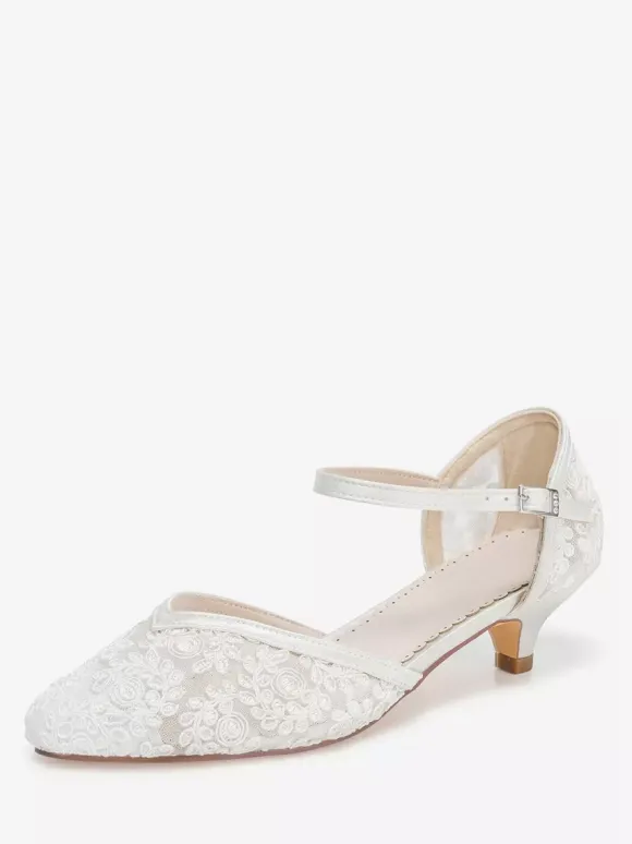 Chaussures de mariée vintage en dentelle bout pointu détail boucle talon chaton