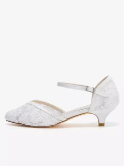Chaussures de mariée vintage en dentelle bout pointu détail boucle talon chaton