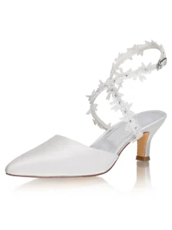 Chaussures femme ivoire bout pointu talon carré en satin
