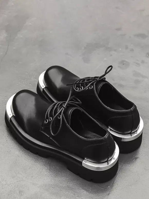 Chaussures habillées pour hommes modernes à bout rond avec détails en métal et cuir PU
