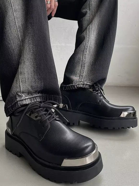 Chaussures habillées pour hommes modernes à bout rond avec détails en métal et cuir PU