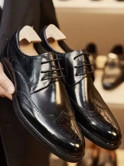 Chaussures habillées pour hommes à bout carré en cuir de vachette Brogue Chaussures de mariage formelles