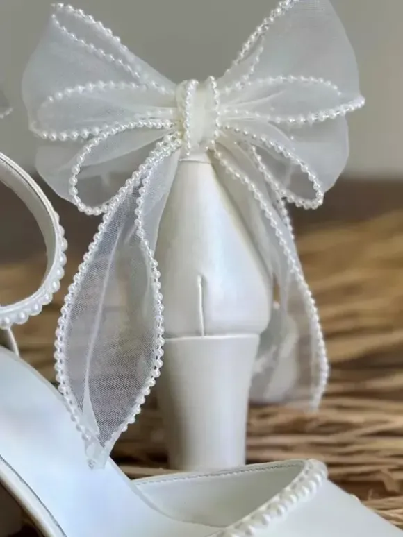 Chaussures de mariage blanches à bout pointu n艙ud perles talon épais