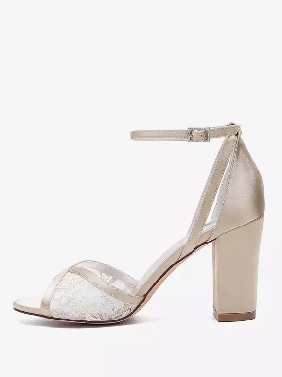 Chaussures de mariage en dentelle ivoire à bout ouvert et talon épais avec bride à la cheville
