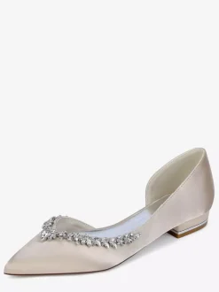 Chaussures de mariage plates ivoire en satin à bout pointu et strass