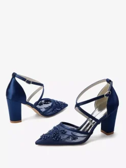 Chaussures de mariée en dentelle pour femmes bout pointu brides croisées talons carrés.