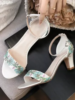 Chaussures de mariée ivoire à bout ouvert et talon compensé brodées de fleurs
