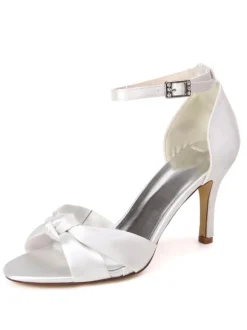 Chaussures de mariée talon haut boucle réglable