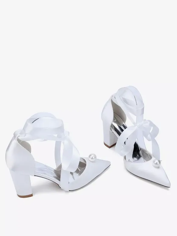 Chaussures de mariée à talons épais en satin bout pointu perles et lacets
