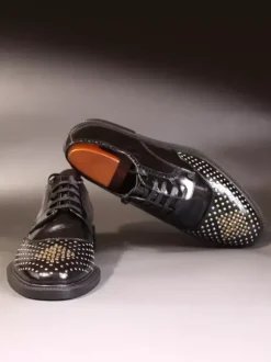 Chaussures habillées pour hommes modernes à bout rond et rivets en cuir de vache