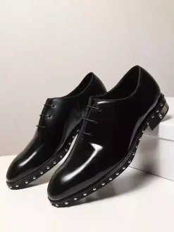 Chaussures habillées pour hommes pour mariage à bout rond à rivets en cuir verni de vache